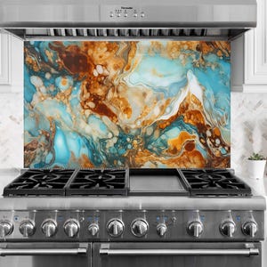 Paraschizzi in vetro temperato color turchese e rame: decorazione per la cucina resistente al calore.