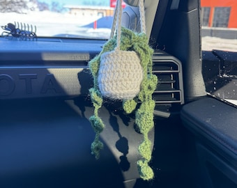 Knit potted plant with vines