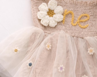 Mono de primer cumpleaños con estampado floral salvaje