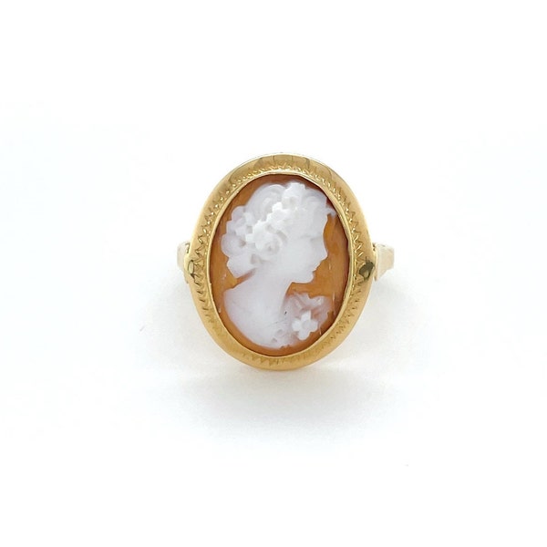 Vintage Cameo Ring Made of 14k yellow gold & Hand Carved Shell