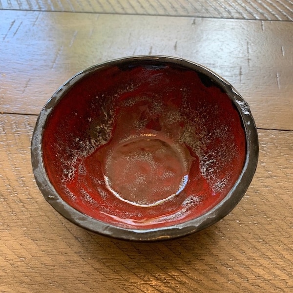 Small Handmade Metallic Red and Black Pottery Small Bowl Rice Sauce Dish Candy Dish Trinket Cup Jewelry Stoneware Decoration Ceramic