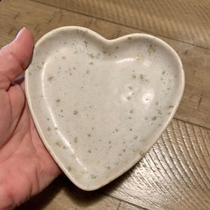 Small Handmade Matte White Gold Tan Speckles Pottery Love Heart Bowl Candy Dish Trinket Jewelry Holder Stoneware Valentine&#39;s Day Gift Her