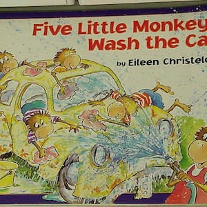 Fünf kleine Affen waschen das Autobuch & Beschäftigungsbuch