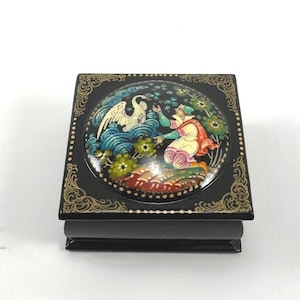 Vintage 1970&#39;s Painted Fairytale Russian Trinket Jewelry Lacquer Box