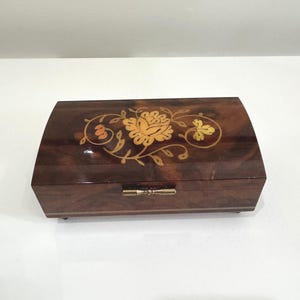 Vintage 1970&#39;s Italian Inlaid Wood Works Sorrento Intarsio Trinket Box
