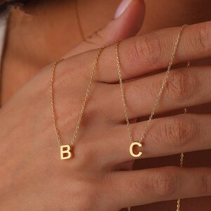 Collar inicial, collar de letras, collar de oro, collar de nombre personalizado, regalos de esposa, regalos para mamá, regalo de mamás, regalo de cumpleaños para ella