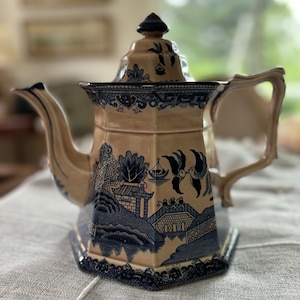 Challinor Teapot Blue Willow Pattern