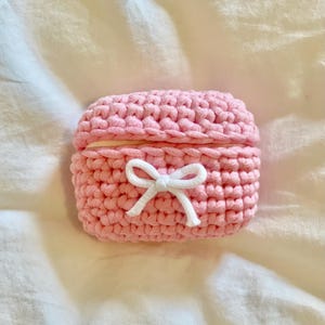 Crocheted Bow Airpod Cover