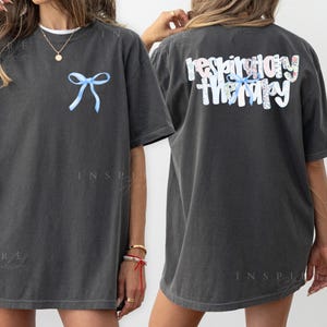 Comfort Colors® Respiratory Therapy Shirt – Oversized Medical Staff Tee with Floral Letters and Bow, Cute Gift for RT Professionals, DTFB083