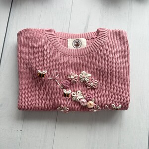 Personalisierte Baby-Strickpullover mit Blumenmuster, benutzerdefinierter weicher Baumwollpullover für Säuglinge, Kleinkinder, perfekt für Geschenke, Andenken Bild 5