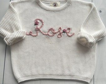 Personalized Hand-Embroidered Sweater with Roses for Babies and Toddlers - Custom Name, Eco-Friendly, Ideal for Birthdays and Baby Showers