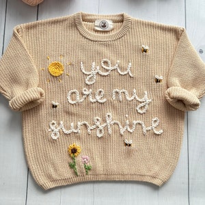 Handbestickter Pullover für Babys und Kleinkinder Individuell, umweltfreundlich, ideal für Geburtstage und Babypartys Bild 1