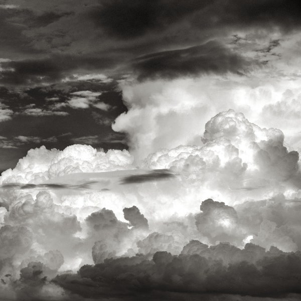 Clouds #1, Fine Art Silver Gelatine Landschaft Natur Fotografie Schwarzweiß Editionen Nummeriert Dekorativ Abstrakt