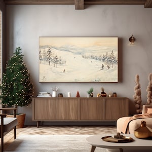 Peut inclure: Une peinture à l'aquarelle encadrée d'un paysage enneigé avec des personnes qui font du ski et du snowboard. La peinture est accrochée au mur au-dessus d'un meuble en bois avec un sapin de Noël dans le coin.