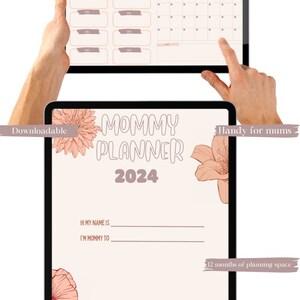 Puede incluir: Un planificador digital para mamás con un diseño floral. El planificador tiene un título que dice "Mommy Planner 2024" e incluye una sección para "Hi my name is" y "I'm mommy to".