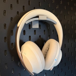 Soporte universal para auriculares para tableros perforados IKEA SKADIS y UPPSPEL: soporte impreso en 3D para AirPods Max, Bose qc 2, Jabra y Logitech.