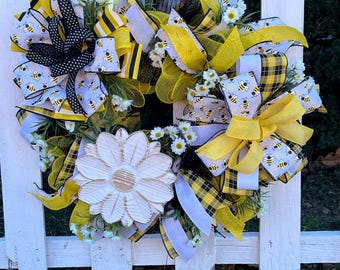 Summer Bee Wreath, Floral Wreath, Spring Wreath, Summer Wreath, Bee and Flower Wreath, Everyday Wreath, Front Door Wreath, Entryway Wreath