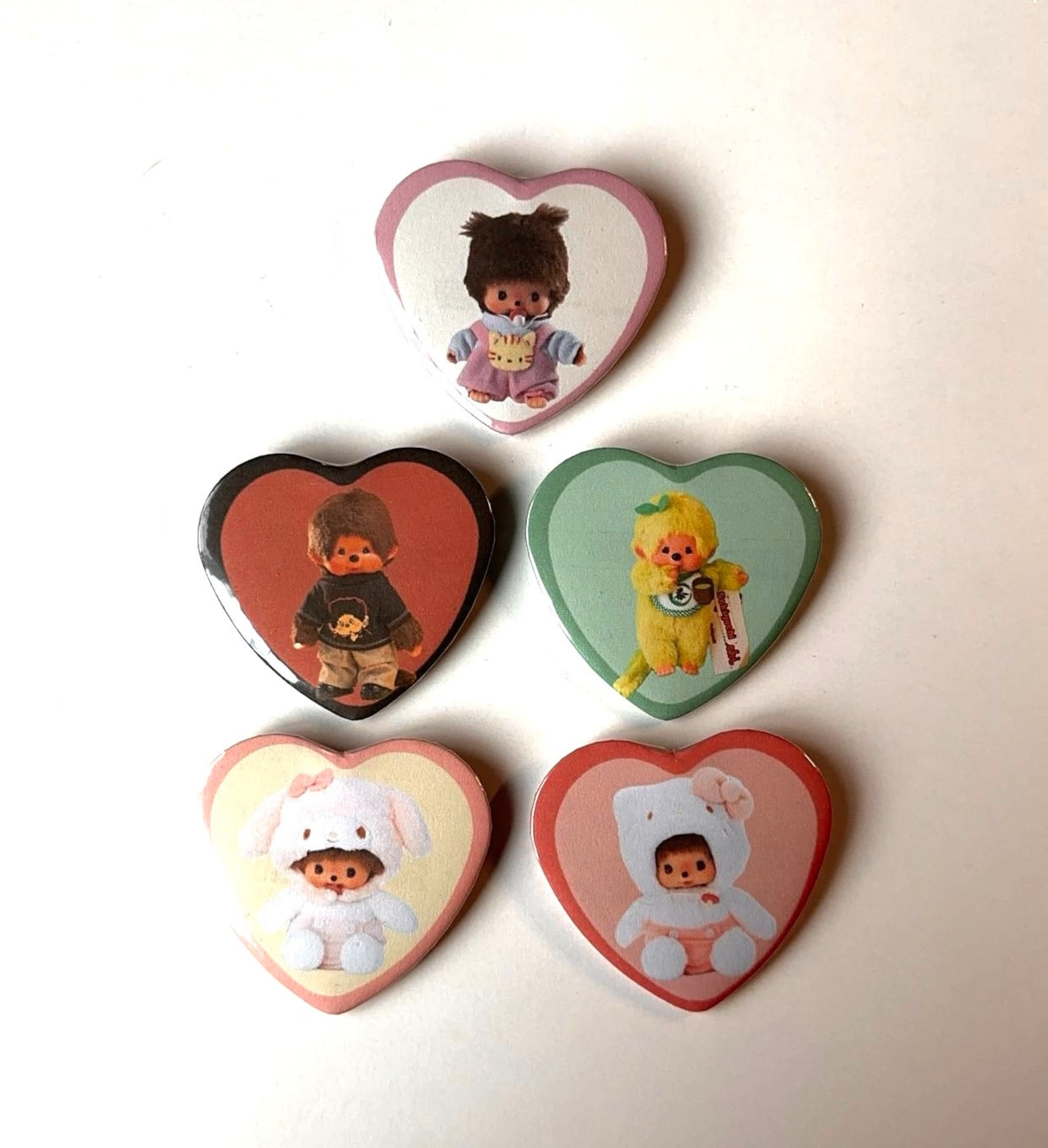 Monchhchi heart button pins