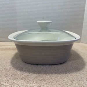 Corningware Etch Taupe 2-tone Qt Stoneware Covered Casserole