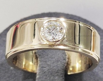 8 MM Bandwidth Solitaire Gold band For Him, 14K Bezel Set Round Moissanite Wedding Band For Men, Gift For Husband, Vintage Ring for Men