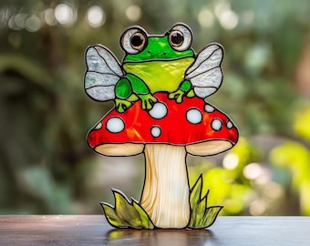 DIGITAL Download Green Frog With Wing On Mushroom Stained Glass Pattern, DIY Stained Glass, DIY Suncatcher