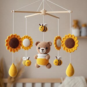 Gepersonaliseerde gehaakte baby mobiel, decor kinderkamer, bij amigurumi, hommel mobiel, tuin kwekerij, babyshower cadeau, cadeau pasgeboren