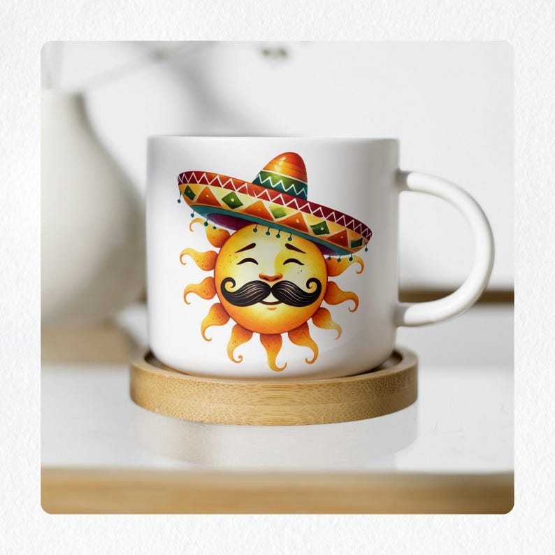 Puede incluir: Taza de cer&aacute;mica blanca con un sol sonriente que lleva un sombrero de colores. El sol tiene bigote y est&aacute; rodeado de rayos amarillos.
