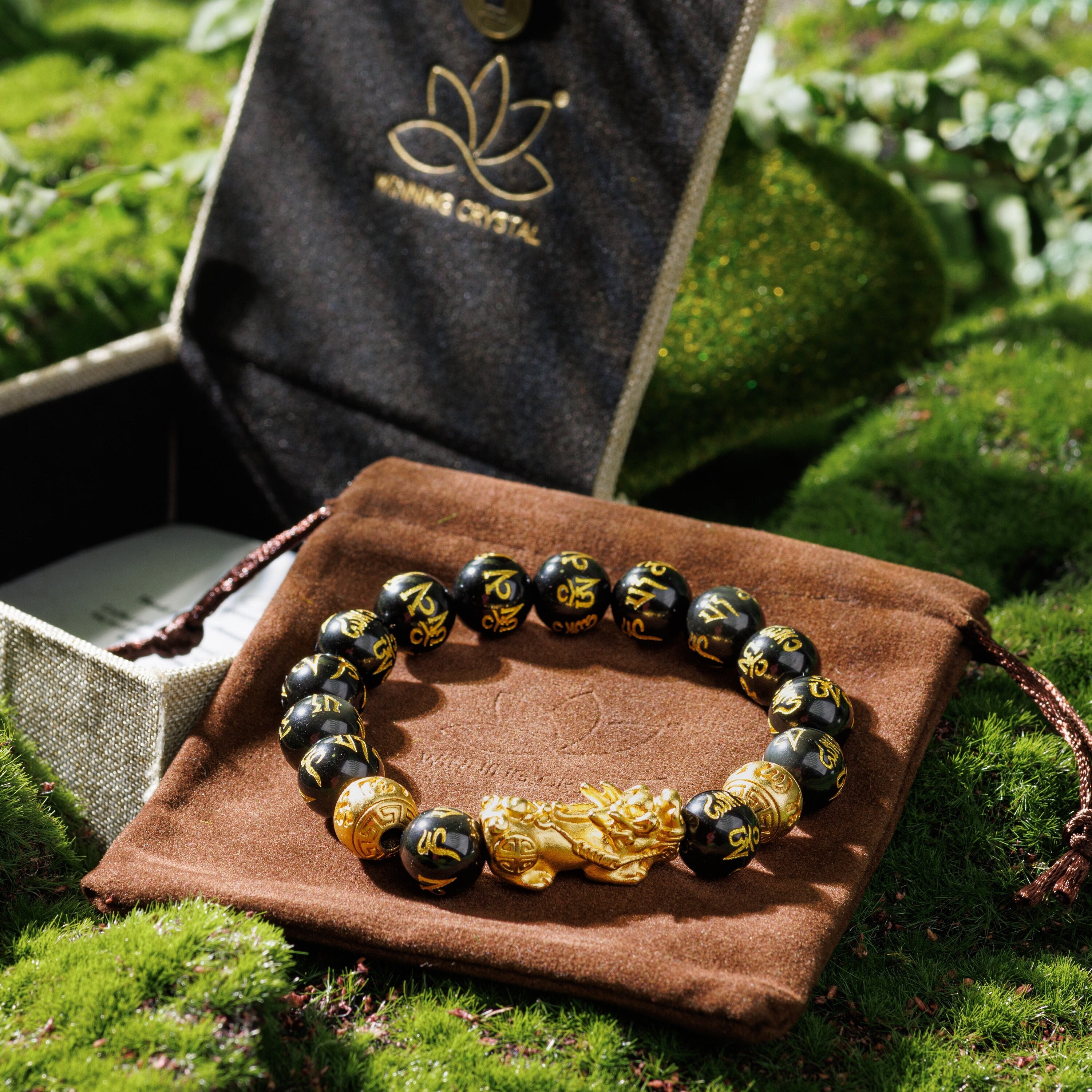 ZenBless Feng Shui Bracelet Prosperity Double Pi Xiu/Pi Yao Black Mantra  Bead Bracelet with Golden Dice Attract Wealth and Good Luck, Large, black  obsidian beads : Amazon.in: Toys & Games