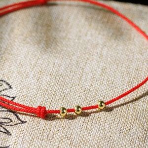 Perline d'oro 14k Elegante cordino rosso per protezione Bracciale regolabile per buona fortuna Amuleto tibetano corda portafortuna nodo artigianale regalo unisex immagine 3