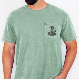 Cool Cobra Pocket Tee Shirt Vintage King Cobra Snake Graphic T Shirt Unique Snake Lover Gift Idea Fun Retro Cobra Tee for Cobra Lovers