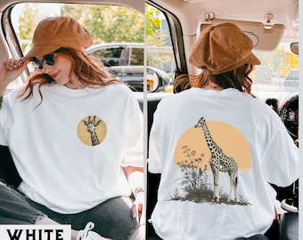 Retro Giraffe Graphic Tee, Giraffe Shirt, Wildlife-Inspired Giraffe T-Shirt, Safari Giraffe Top, Gift for Giraffe and Animal Lovers