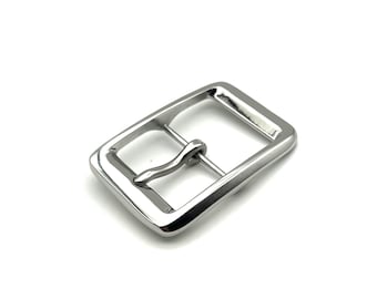May include: A polished silver-coloured rectangular belt buckle with a rounded pin. The buckle has a classic design with a shiny finish, suitable for various leather belts. The buckle is made of metal and is set against a white background.