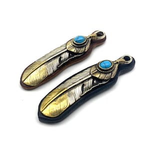 Colgante de plumas de cuero para decorar bolsos y llaveros.