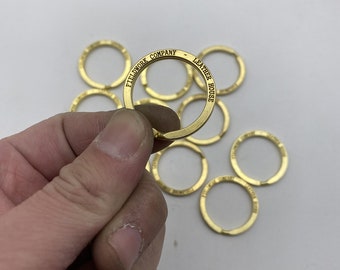 Llavero de latón con logotipo de texto personalizado, anillo dividido con llave personalizada, 35mm