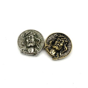 Botón decorativo de cuero con remaches de tornillo y conchos de Jesús cristiano con diseño de dioses