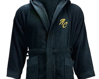 Personalized bathrobe with initials – premium embroidery in many colors