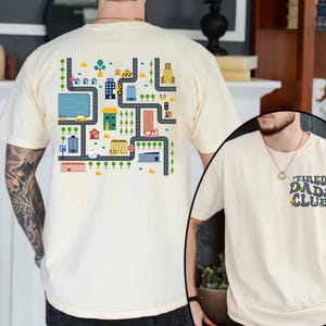 疲れた父のクラブTシャツ、疲れた父のクラブのかわいいコンフォートカラーTシャツ、お父さんの背中で車ごっこ、マットロードカーレーストラックシャツ、父の日ギフト