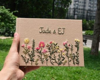 Libro de firmas de boda bordado a mano, libro de firmas floral personalizado, libro de recuerdos de lino personalizado, regalo de boda único hecho a mano.
