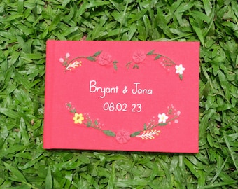 Libro de firmas de boda bordado a mano, libro de firmas floral personalizado, libro de recuerdos de lino personalizado, regalo de boda único hecho a mano.
