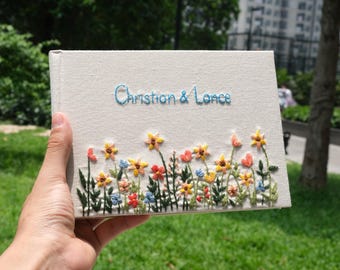 Libro de firmas de boda bordado a mano, libro de firmas floral personalizado, libro de recuerdos de lino personalizado, regalo de boda único hecho a mano.