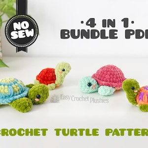Op de afbeelding: Vier gehaakte schildpad knuffels in diverse kleuren zoals blauw, groen, rood en roze. De tekst luidt 4 IN 1 BUNDLE PDF, NO SEW en CROCHET TURTLE PATTERN. Deze zachte speeltjes hebben donkere ogen en een textuur van dik garen.