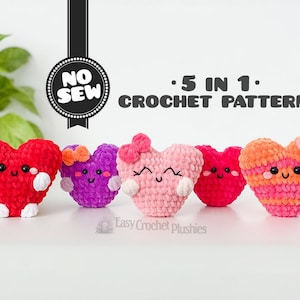 Può includere: Cinque peluche a forma di cuore all'uncinetto in rosso, viola, rosa e arancione. Ogni cuore ha una faccia sorridente e dettagli bianchi. Il testo "5 in 1 Crochet Pattern" è visualizzato sopra i cuori.