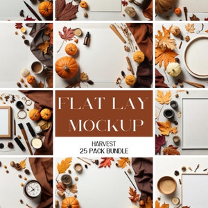 Könnte beinhalten: Ein Set mit 25 Herbst-Flatlay-Mockups mit verschiedenen herbstlichen Elementen wie Kürbissen, Blättern, Kerzen und einer Holzschale. Die Mockups eignen sich perfekt zum Präsentieren von Produkten oder Branding.