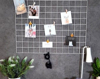 Griglia Foto Da Parete ODOXIA - Bacheca Metallica Con Tasca Rete, Portafoto E Mollette, 40x30cm - Foto 7