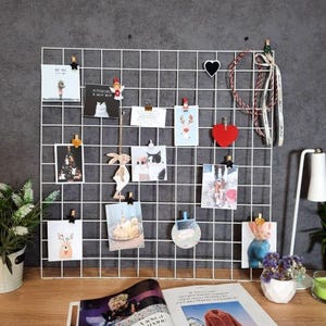 Support photo pour grille murale en métal blanc, clips gratuits avec tableau d'affichage en fil métallique, tableau cadeau mural en filet, grille murale pour photos, livres et plantes