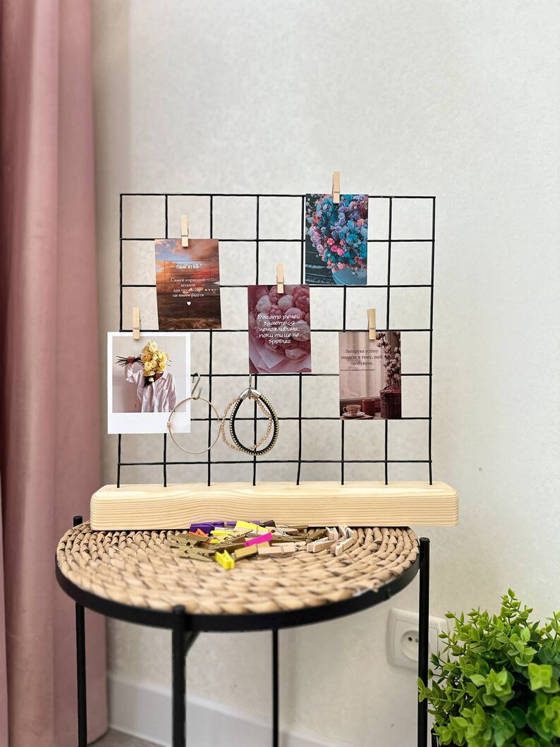Tableau mémo ardoise avec 4 patères en métal doré 68 x 42 cm