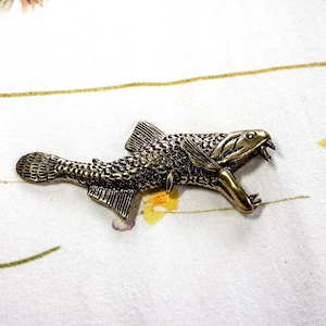 Brass Arowana Fish Figurine – Lucky Fish Statue, Asian Wealth Decor, Desk Ornament, Gold Fish Sculpture, Prosperity Gift
