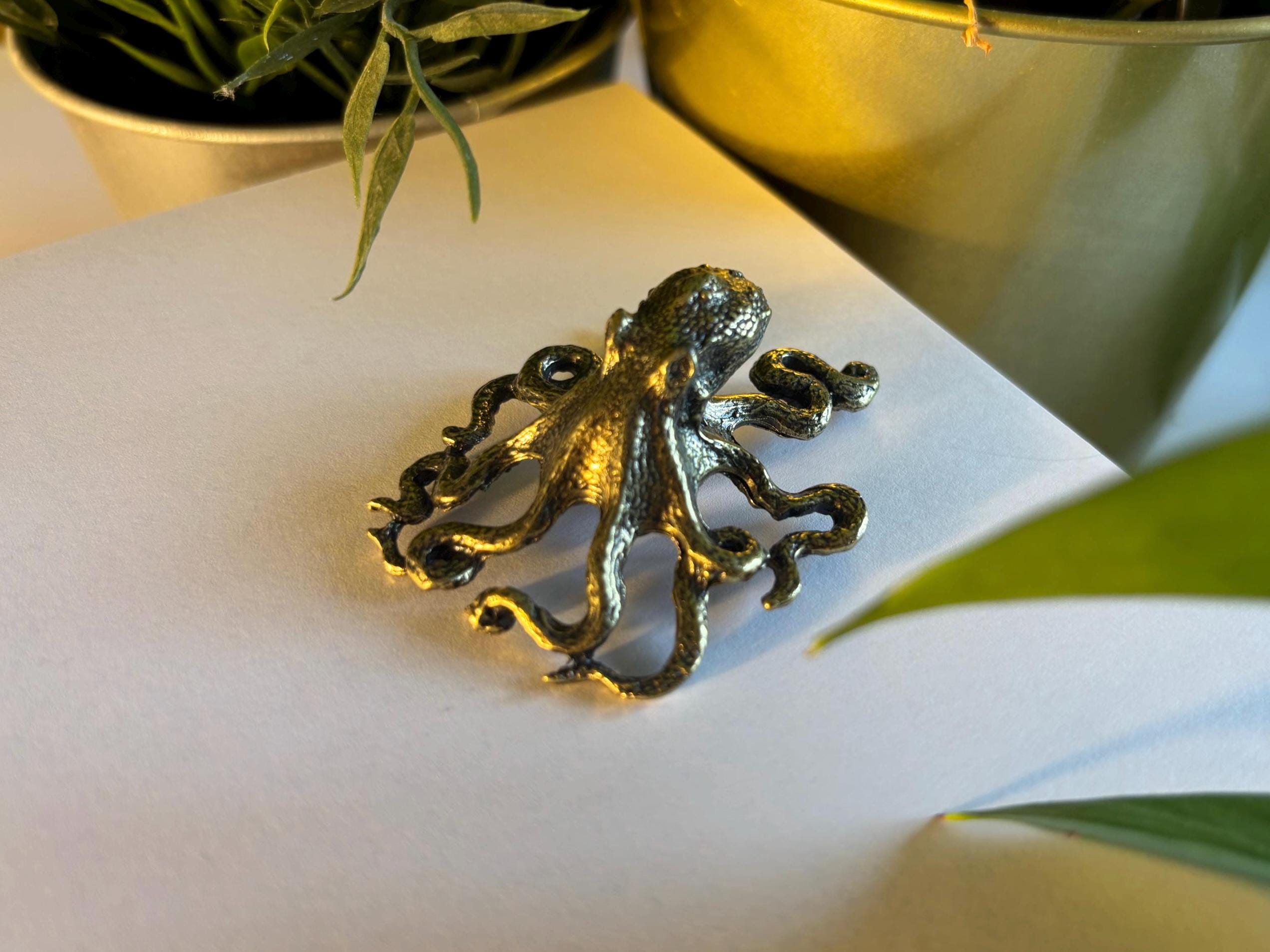 SRCVYLT 4 Pcs Toilet Bolt Covers Decorative, 2 Shark Toilet Bolt Caps