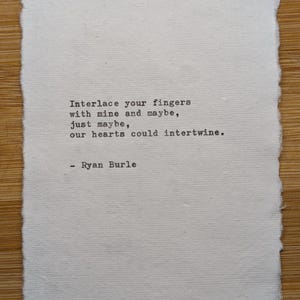 Citazione d'amore con cuori intrecciati / poesia, regalo di nozze, regalo di anniversario, regalo di San Valentino, romantico scritto a mano su carta di cotone con bordo frastagliato A6