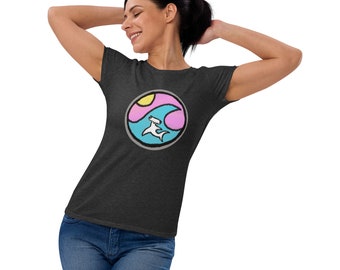 Brave shark women’s ocean sunset surf t-shirt